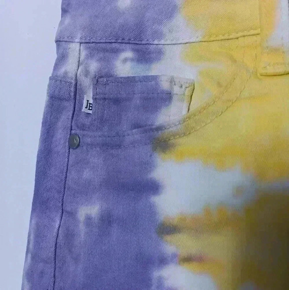 Judy Blue Snow cone. Tie  Dye Stretch Denim jean Fray shorts. Ladies size M - Picture 3 of 5